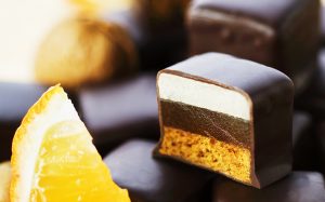Dominosteine ('Dominoes', chocolate-coated layered sweets), orange wedge